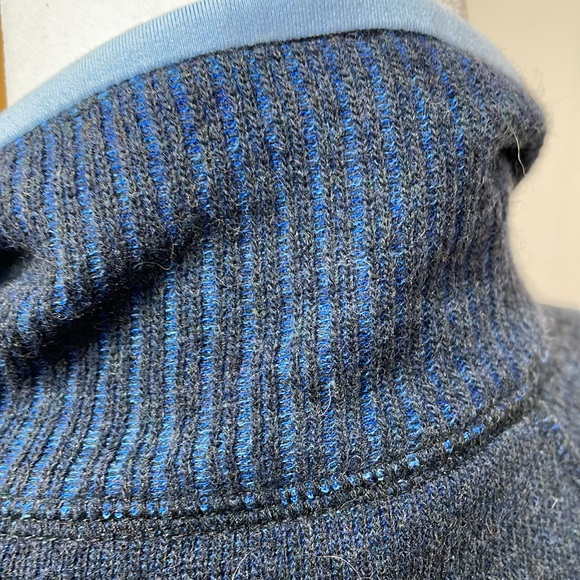 Mountain Hardwear athletic zip up with zipper pocket on left arm - Picture 6 of 14